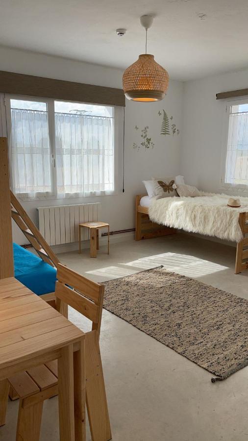 Entheos Hostel Lerin Екстериор снимка
