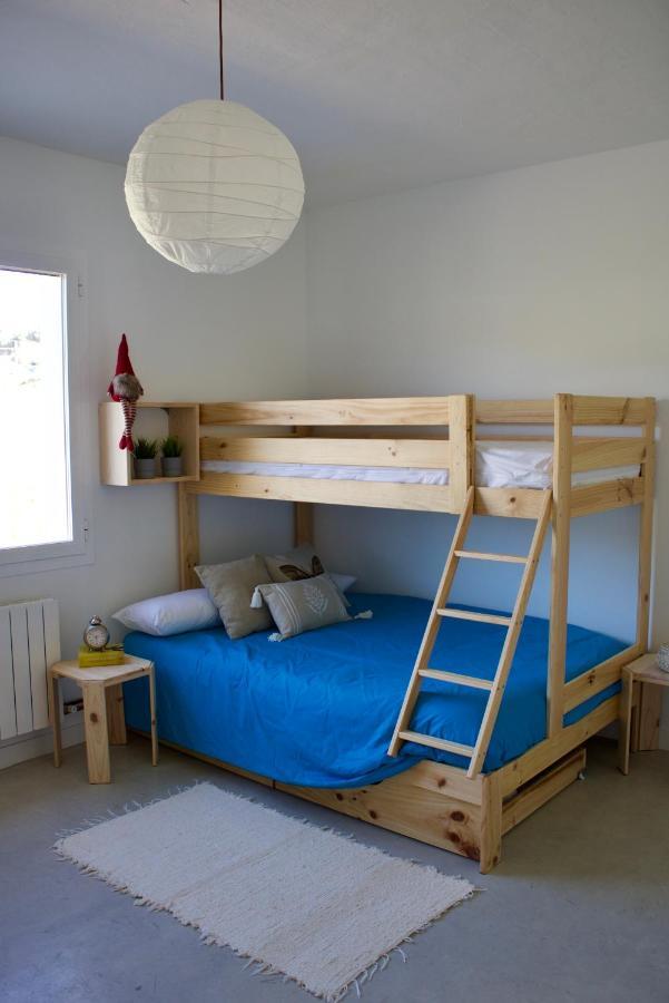 Entheos Hostel Lerin Екстериор снимка