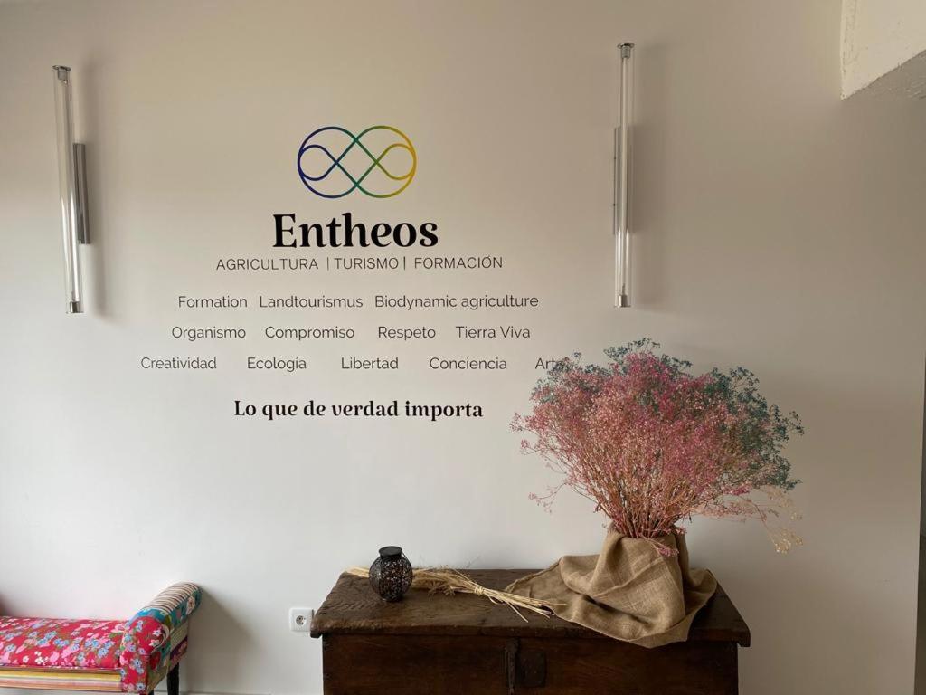 Entheos Hostel Lerin Екстериор снимка