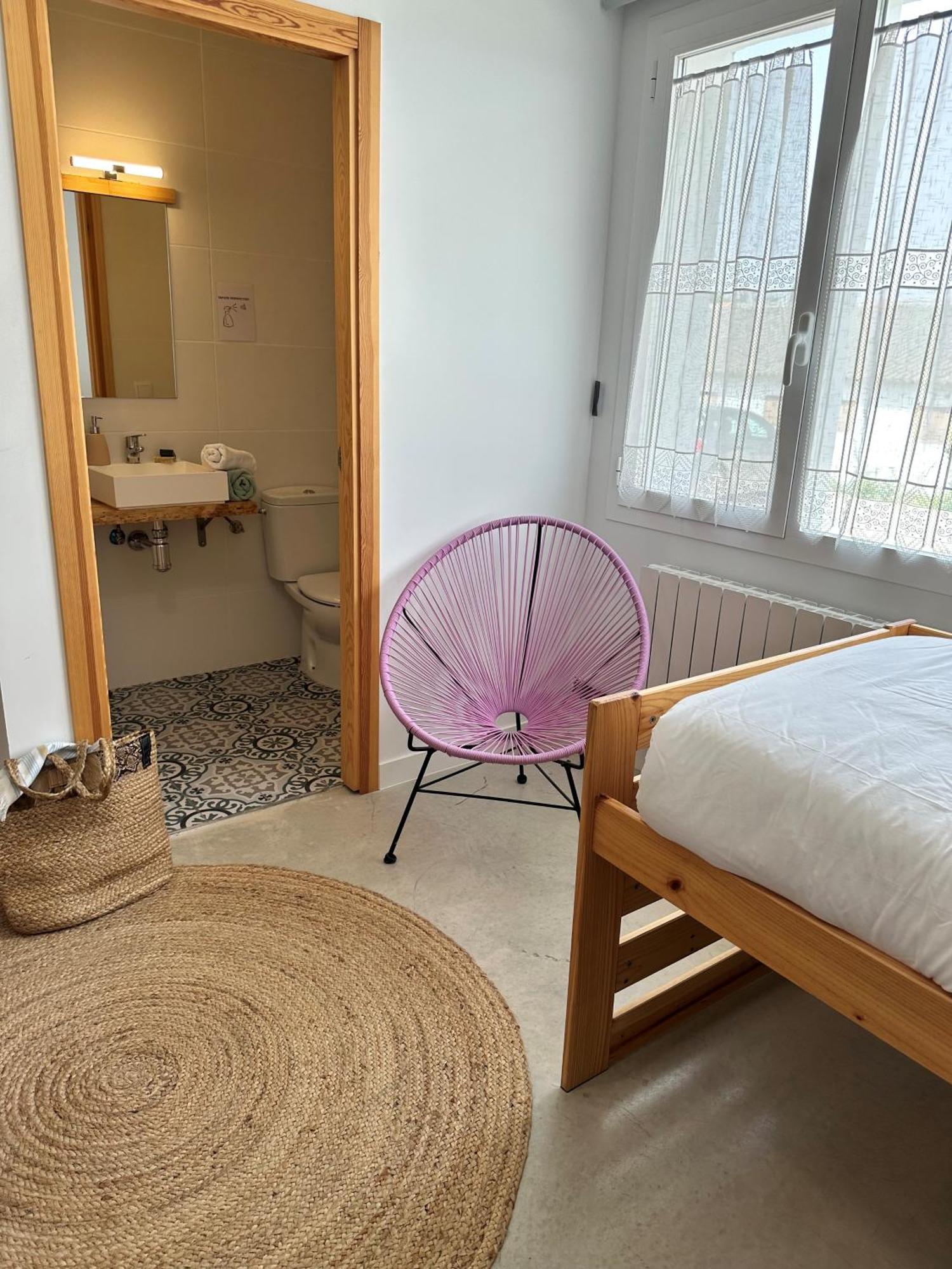 Entheos Hostel Lerin Екстериор снимка
